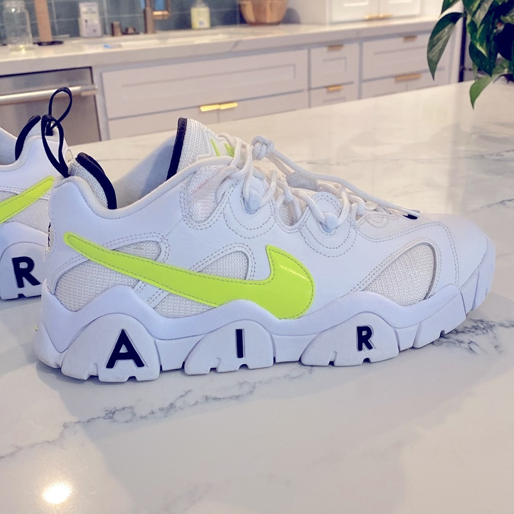 Nike Air Barrage Low ‘White Volt’ men’s size 10.5 barely worn!